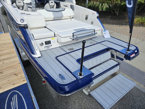 New 2025  powered Chaparral Boat for sale